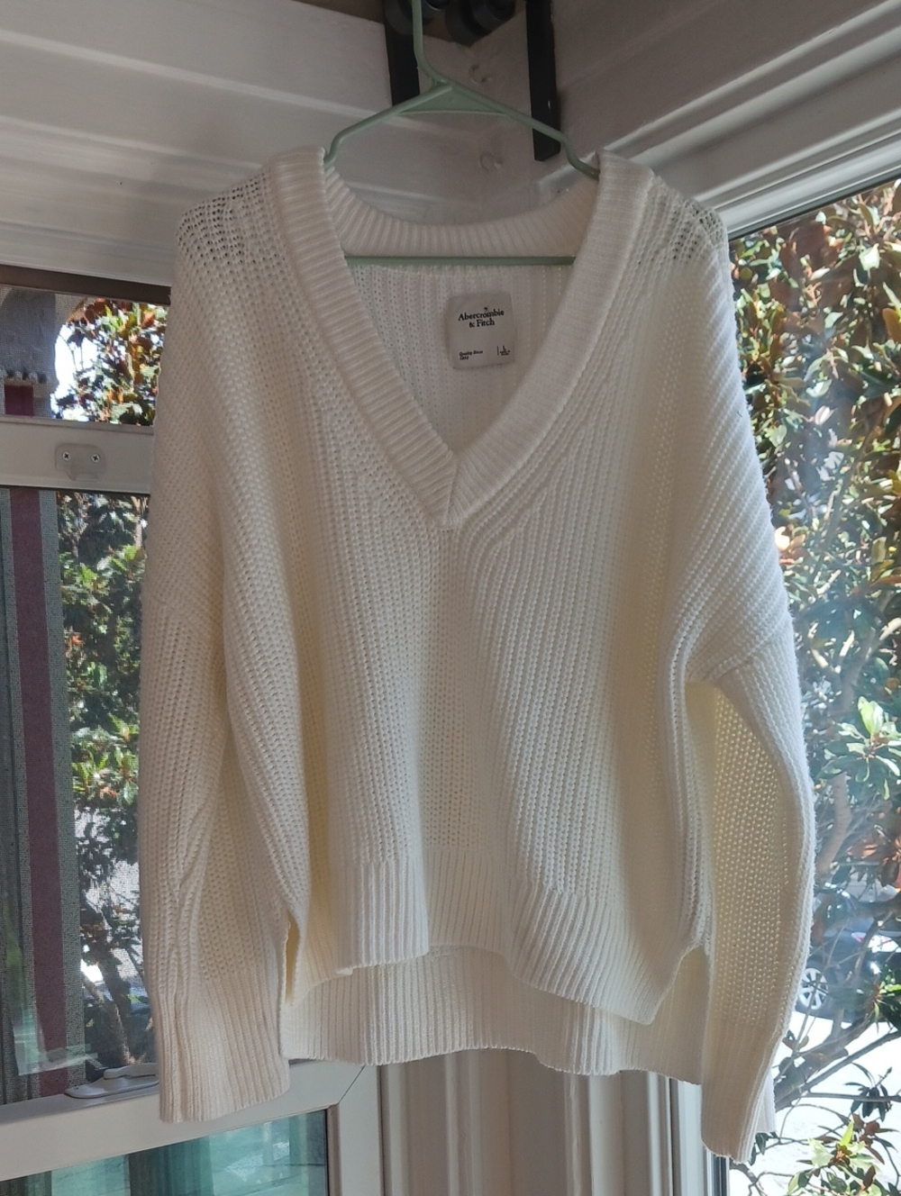 Abercrombie & Fitch Women’s Cream V-Neck Pullover Sweater